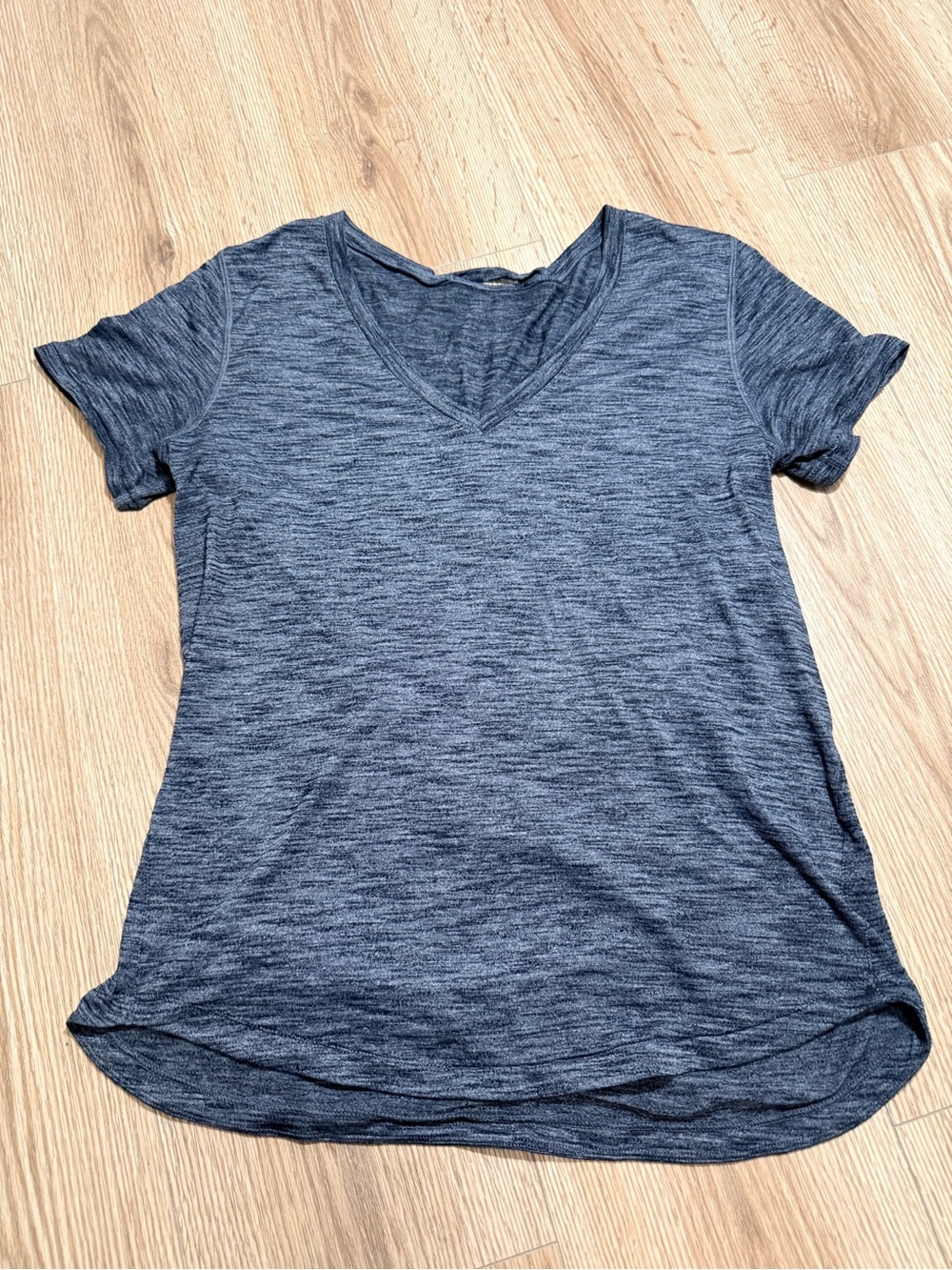 Lululemon Womens Swiftly Tech Short Sleeve V Neck Top M Gray Heathered Run Tee